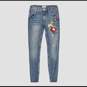 ZARA — THE SKINNY JEANS WITH STUDS AND EMBROIDERY